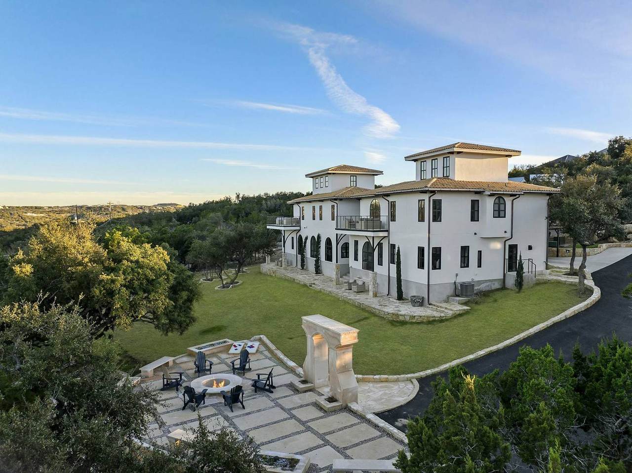 Villa with arched windows and outdoor seating at Las Luces Village