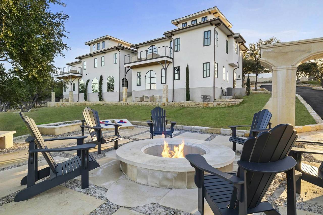 Villa with lawn and fire pit at Las Luces Village